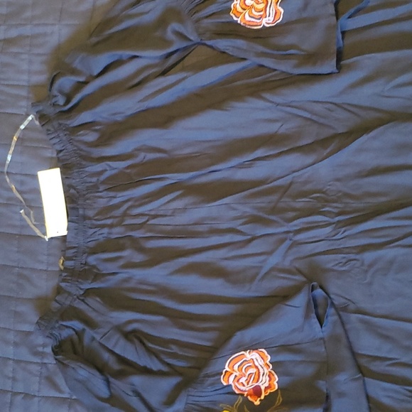 Feathers Blouse Womens Size XL Flared arms with Floral print NEW - Picture 1 of 4